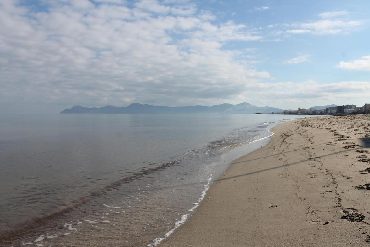 Gloria Apartament Near The Beach 坎皮卡福特 外观 照片